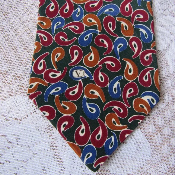 Valentino Cravatte Silk Tie, made in Italy, width 3.5in - Picture 2 of 5